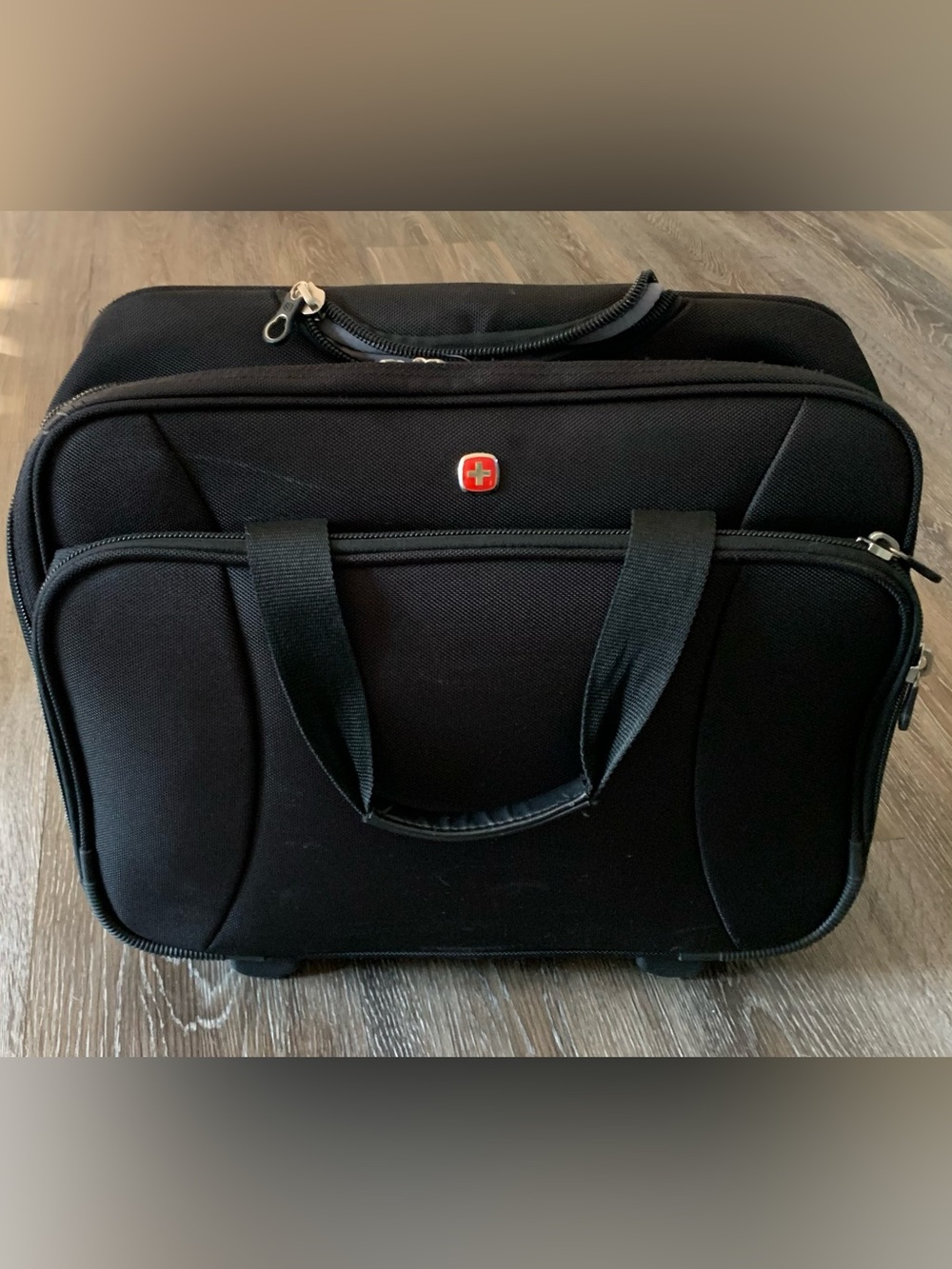 Swiss gear rolling laptop bag